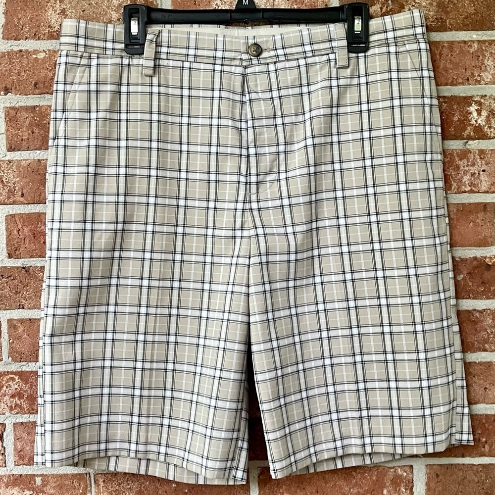 IZOD Mens khaki & black plaid shorts 34” waist